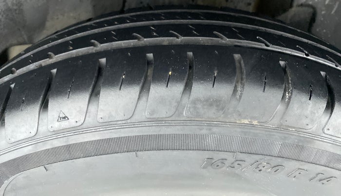 2019 Maruti Swift VXI D, Petrol, Manual, 28,615 km, Left Rear Tyre Tread