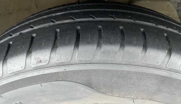 2019 Maruti Swift VXI D, Petrol, Manual, 28,615 km, Right Front Tyre Tread