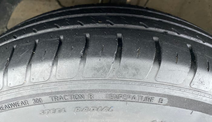 2019 Maruti Swift VXI D, Petrol, Manual, 28,615 km, Left Front Tyre Tread