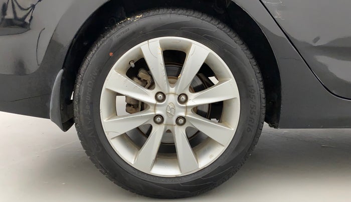 2011 Hyundai Verna FLUIDIC 1.6 VTVT SX, Petrol, Manual, 66,646 km, Right Rear Wheel