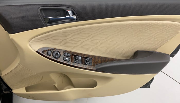 2011 Hyundai Verna FLUIDIC 1.6 VTVT SX, Petrol, Manual, 66,646 km, Driver Side Door Panels Control