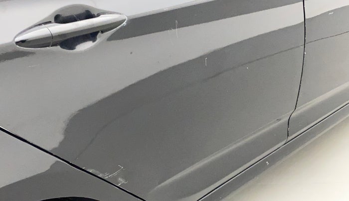 2011 Hyundai Verna FLUIDIC 1.6 VTVT SX, Petrol, Manual, 66,646 km, Right rear door - Paint has faded