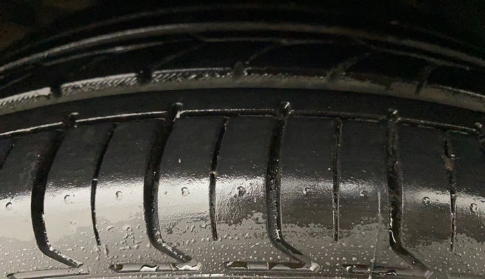 2011 Hyundai Verna FLUIDIC 1.6 VTVT SX, Petrol, Manual, 66,646 km, Right Front Tyre Tread