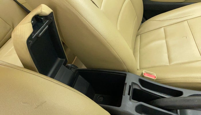 2015 Honda City 1.5L I-VTEC V MT, Petrol, Manual, 99,486 km, Front left seat (passenger seat) - Armrest has minor damage