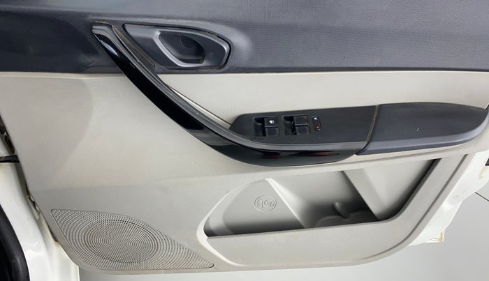 2019 Tata Tiago XZ 1.2 REVOTRON, Petrol, Manual, 28,446 km, Driver Side Door Panels Control