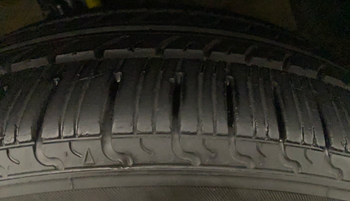 2016 Maruti Ertiga VDI SHVS, Diesel, Manual, 68,200 km, Left Front Tyre Tread