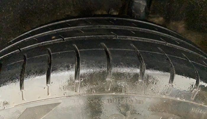 2019 Maruti Vitara Brezza ZDI, Diesel, Manual, 1,02,511 km, Left Rear Tyre Tread