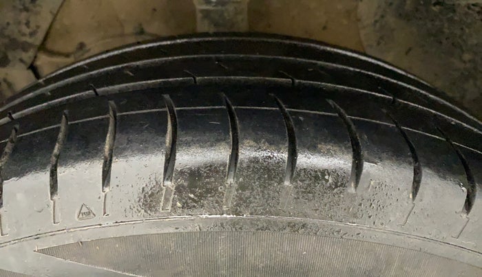 2019 Maruti Vitara Brezza ZDI, Diesel, Manual, 1,02,604 km, Left Front Tyre Tread