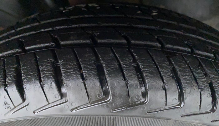 2016 Renault Kwid RXT, Petrol, Manual, 17,891 km, Left Front Tyre Tread