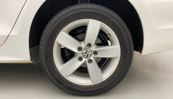 2013 Volkswagen Jetta COMFORTLINE TSI, Petrol, Manual, 1,09,054 km, Left Rear Wheel