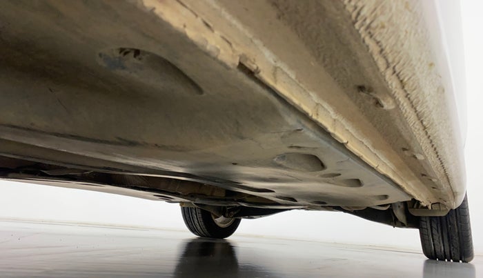 2013 Volkswagen Jetta COMFORTLINE TSI, Petrol, Manual, 1,09,054 km, Right Side Underbody