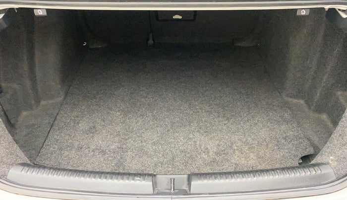 2013 Volkswagen Jetta COMFORTLINE TSI, Petrol, Manual, 1,09,054 km, Boot Inside