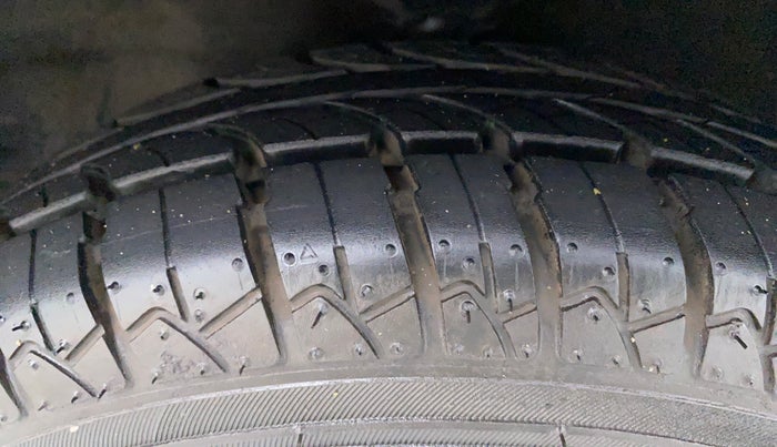 2010 Hyundai Santro Xing GLS, Petrol, Manual, 92,721 km, Left Front Tyre Tread