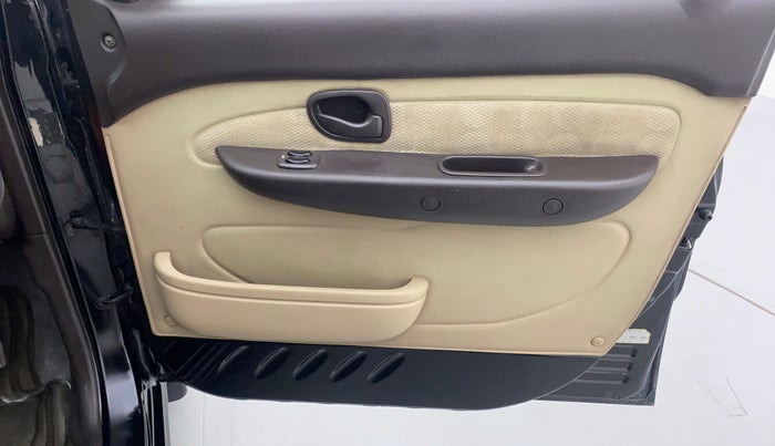 2010 Hyundai Santro Xing GLS, Petrol, Manual, 92,721 km, Driver Side Door Panels Control