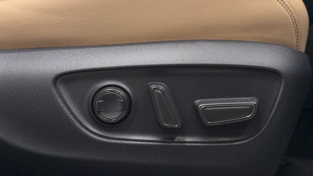 2024 Toyota RAV4 Cruiser (AWD) Hybrid, Automatic, 29409 km, Drivers Side Adjustment Panel