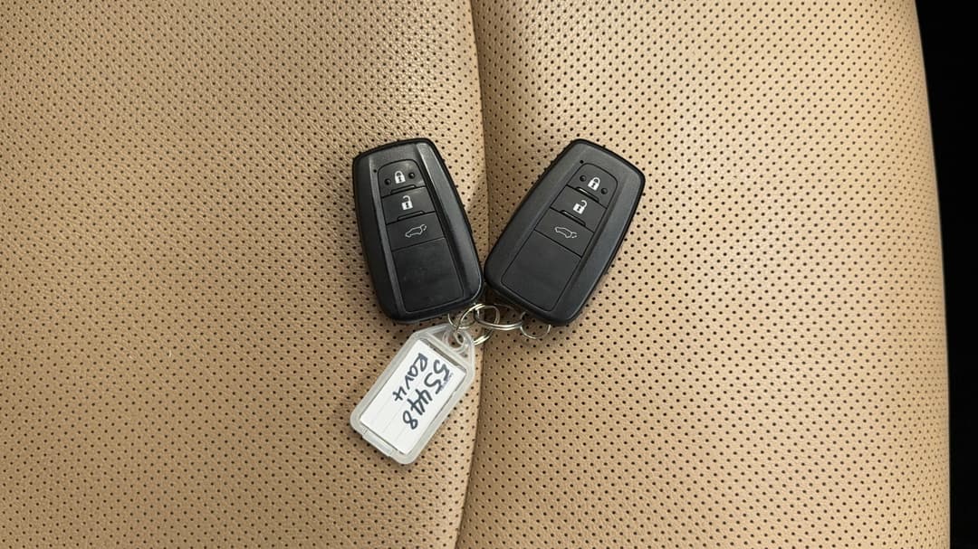2024 Toyota RAV4 Cruiser (AWD) Hybrid, Automatic, 29409 km, Key Close-up