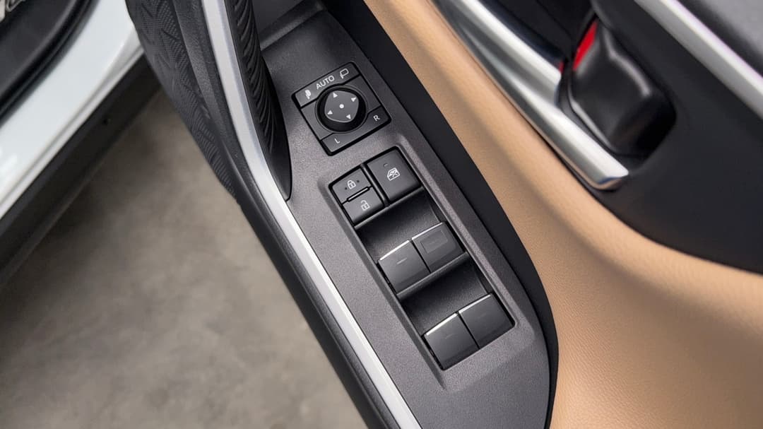 2024 Toyota RAV4 Cruiser (AWD) Hybrid, Automatic, 29409 km, Drivers Side Door Panel Controls