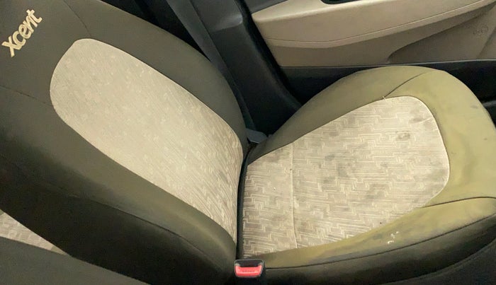 2014 Hyundai Xcent SX 1.2 (O), CNG, Manual, 80,533 km, Front left seat (passenger seat) - Cover slightly stained