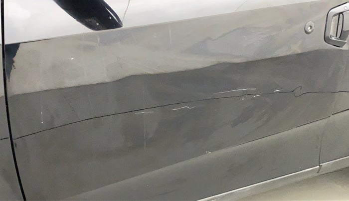 2019 Mahindra XUV500 W7, Diesel, Manual, 39,455 km, Front passenger door - Minor scratches
