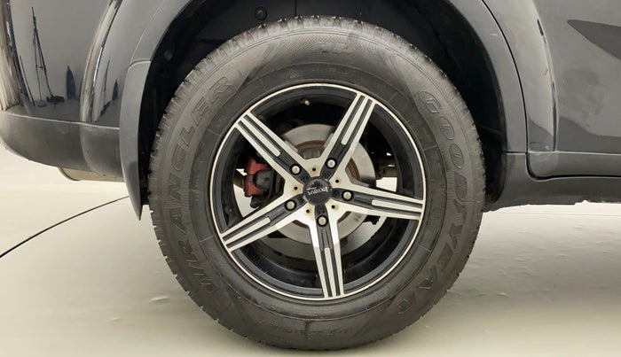 2019 Mahindra XUV500 W7, Diesel, Manual, 39,455 km, Right Rear Wheel