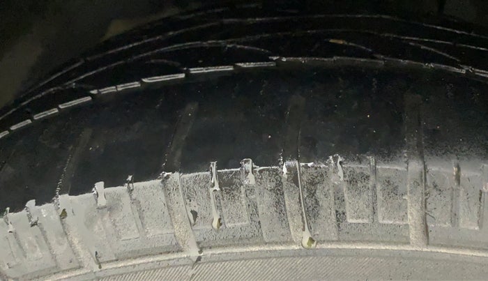 2019 Mahindra XUV500 W7, Diesel, Manual, 39,455 km, Left Front Tyre Tread