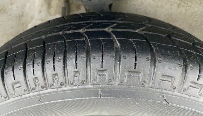 2018 Maruti Alto 800 LXI, Petrol, Manual, 19,295 km, Right Front Tyre Tread