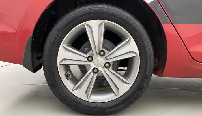 2019 Hyundai Verna 1.6 SX VTVT (O), Petrol, Manual, 32,226 km, Right Rear Wheel