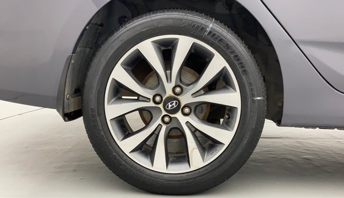 2016 Hyundai Verna FLUIDIC 1.6 VTVT SX AT, Petrol, Automatic, 76,235 km, Right Rear Wheel