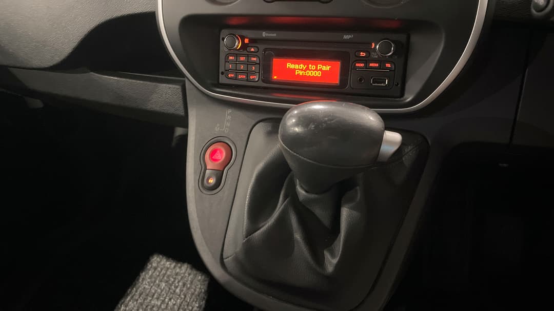 2021 Renault Kangoo Compact 1.2, Automatic, 104353 km, Gear Lever 
