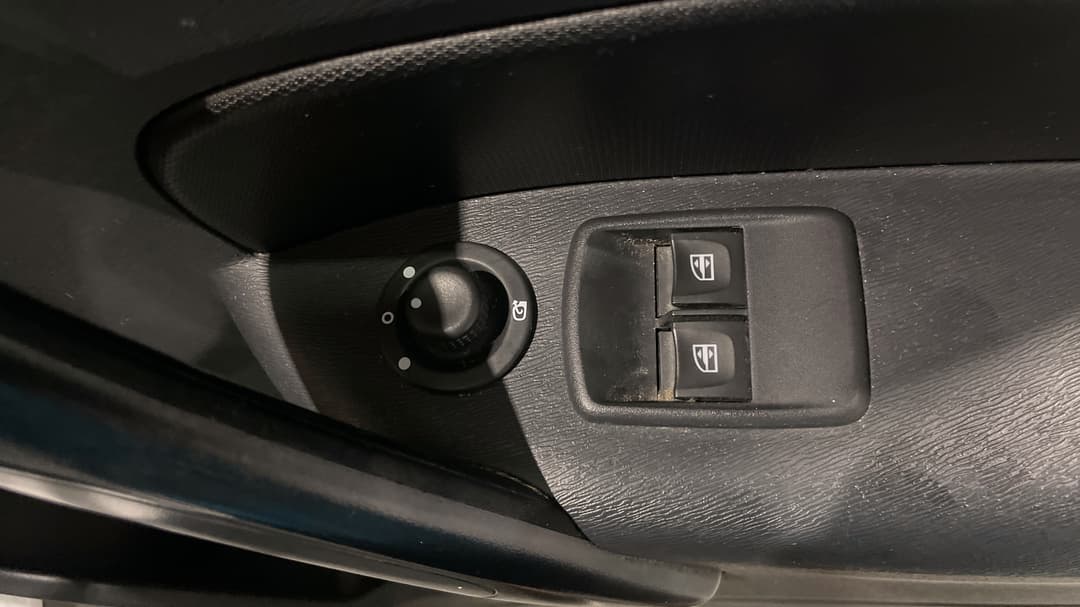 2021 Renault Kangoo Compact 1.2, Automatic, 104353 km, Drivers Side Door Panel Controls