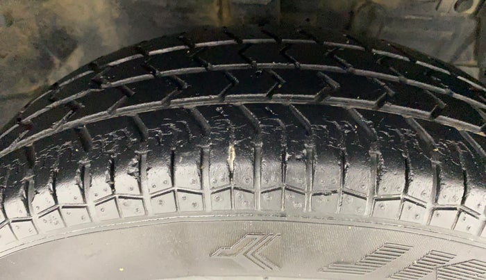 2015 Maruti Swift VXI D, Petrol, Manual, 38,475 km, Right Front Tyre Tread