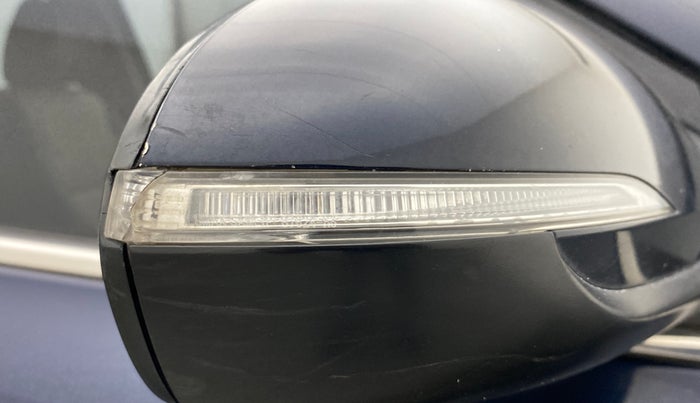 2020 Hyundai Verna SX (O) 1.5 CRDI, Diesel, Manual, 88,706 km, Right rear-view mirror - Indicator light has minor damage