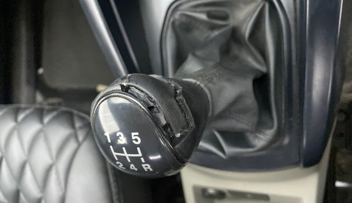 2015 Ford Ecosport 1.5AMBIENTE TI VCT, Petrol, Manual, 25,492 km, Gear lever - Knob has minor damage