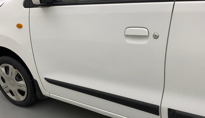2017 Maruti Wagon R 1.0 VXI, Petrol, Manual, 31,574 km, Front passenger door - Minor scratches