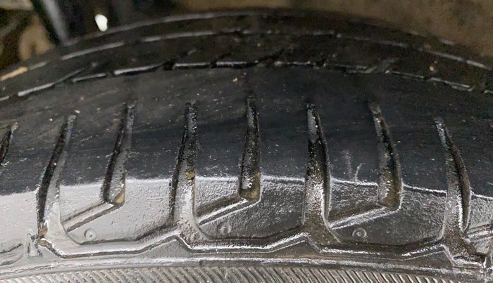 2014 Maruti Wagon R Stingray VXI, Petrol, Manual, 29,853 km, Right Rear Tyre Tread