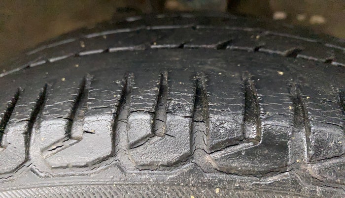 2014 Maruti Wagon R Stingray VXI, Petrol, Manual, 29,853 km, Right Front Tyre Tread