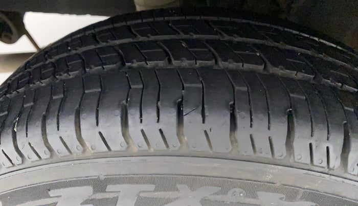 2014 Datsun Go T, Petrol, Manual, 63,789 km, Right Rear Tyre Tread