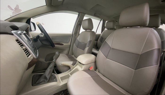 2013 Toyota Innova 2.5 VX 7 STR, Diesel, Manual, 79,391 km, Right Side Front Door Cabin