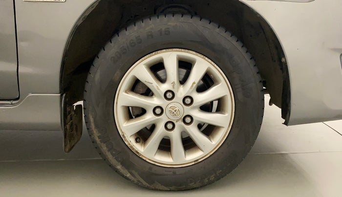 2013 Toyota Innova 2.5 VX 7 STR, Diesel, Manual, 79,391 km, Right Front Wheel