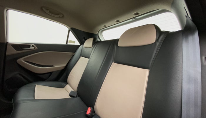 2016 Hyundai Elite i20 SPORTZ 1.2, Petrol, Manual, 71,457 km, Right Side Rear Door Cabin