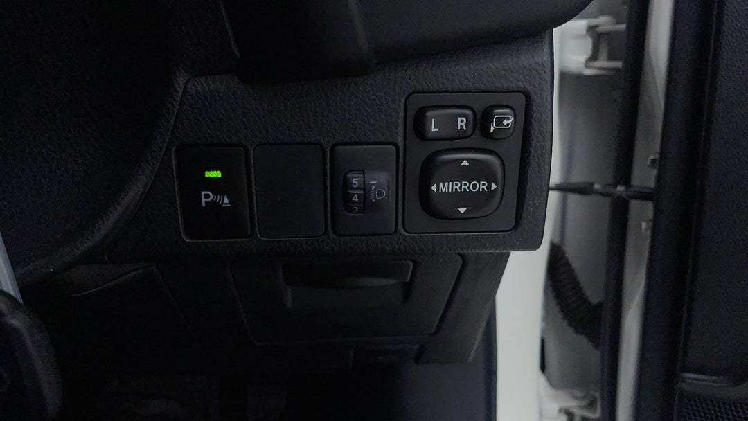 2017 Toyota Corolla Ascent, Automatic, 82899 km, Utility Switches/Buttons