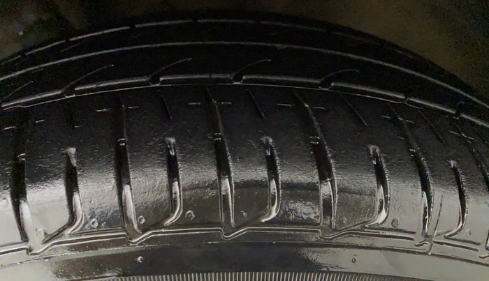 2015 Hyundai Elite i20 MAGNA 1.2, Petrol, Manual, 47,885 km, Left Front Tyre Tread