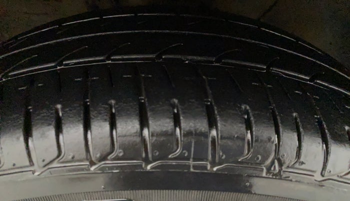 2015 Hyundai Elite i20 MAGNA 1.2, Petrol, Manual, 47,885 km, Right Front Tyre Tread