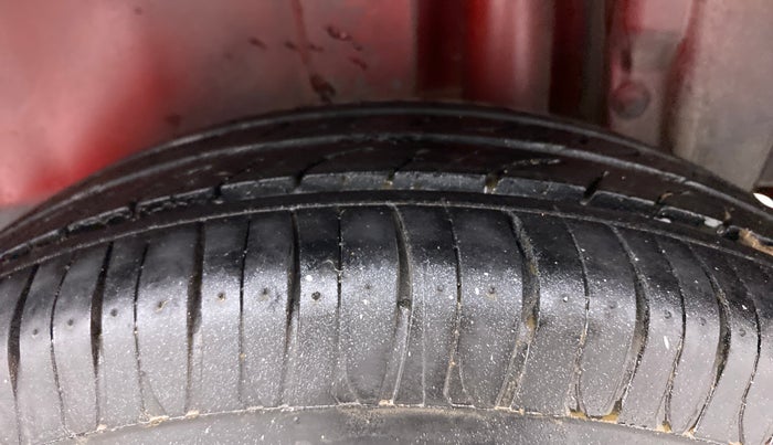 2015 Maruti Swift VXI, Petrol, Manual, 1,10,410 km, Left Rear Tyre Tread