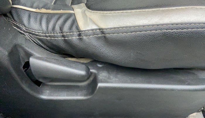 2018 Maruti Wagon R 1.0 LXI CNG, CNG, Manual, 88,008 km, Driver Side Adjustment Panel