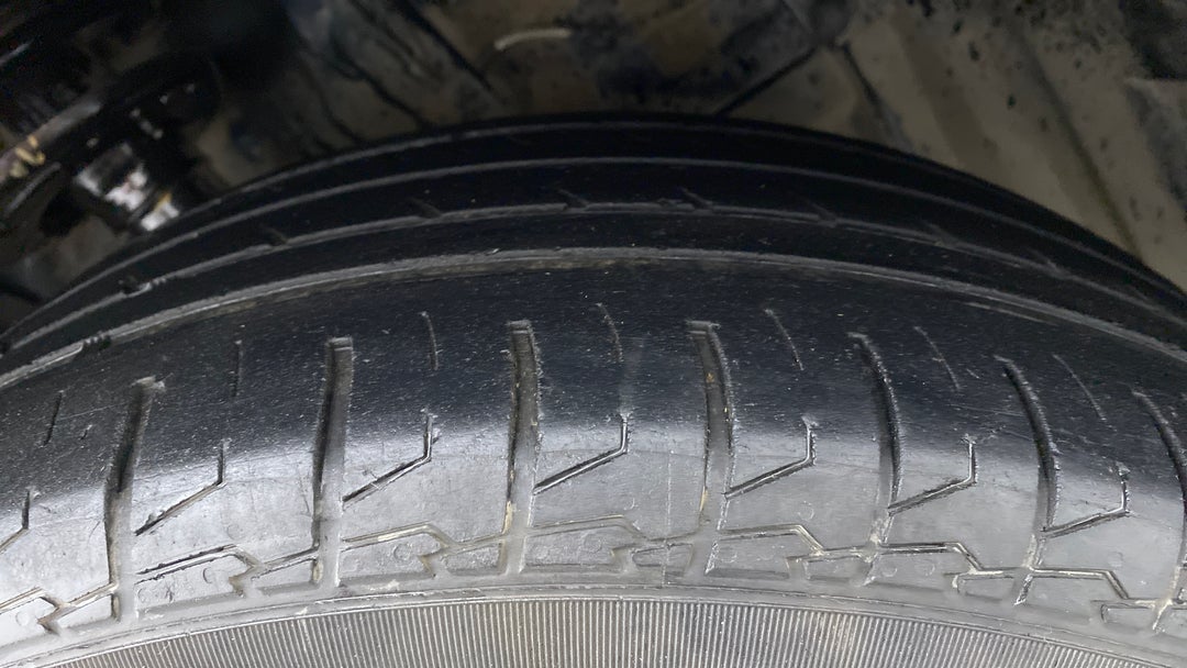 Right Front Tyre Tread