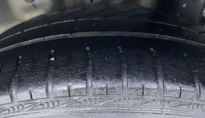 2018 Hyundai Eon ERA PLUS, Petrol, Manual, 33,478 km, Left Rear Tyre Tread