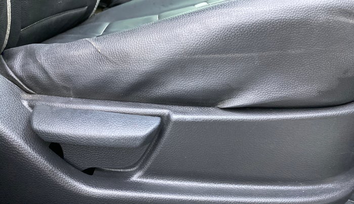 2018 Hyundai Eon ERA PLUS, Petrol, Manual, 33,478 km, Driver Side Adjustment Panel