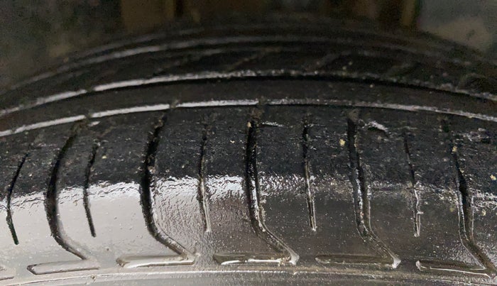2016 Tata Tiago XT PETROL, Petrol, Manual, 51,816 km, Right Front Tyre Tread