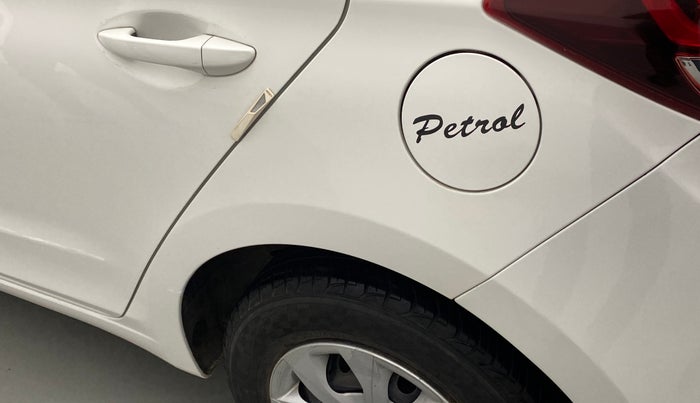 2017 Hyundai Elite i20 MAGNA 1.4 AT, Petrol, Automatic, 70,894 km, Left quarter panel - Paint has minor damage